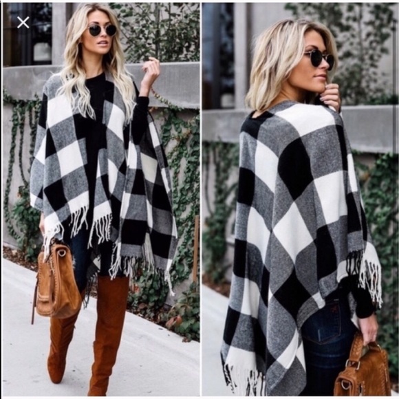 NEW‼️BLACK WHITE PLAID PONCHO CHECKERED- Poncho - Picture 2 of 3